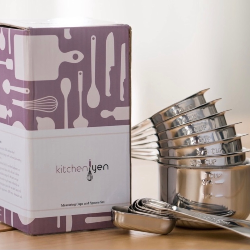 NEW IN BOX! SET OF MEASURING CUPS AND SPOONS